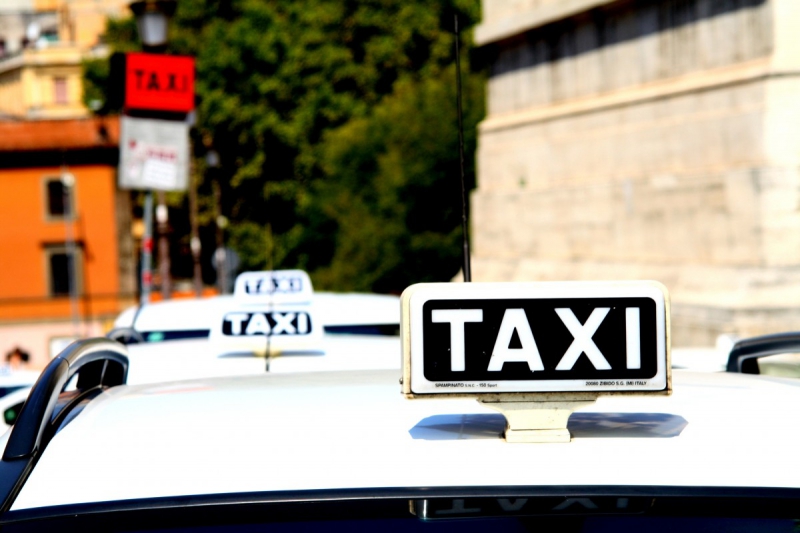 taxis-ARTIGNOSC SUR VERDON-min_taxi_auto_rome_road_white-1051610